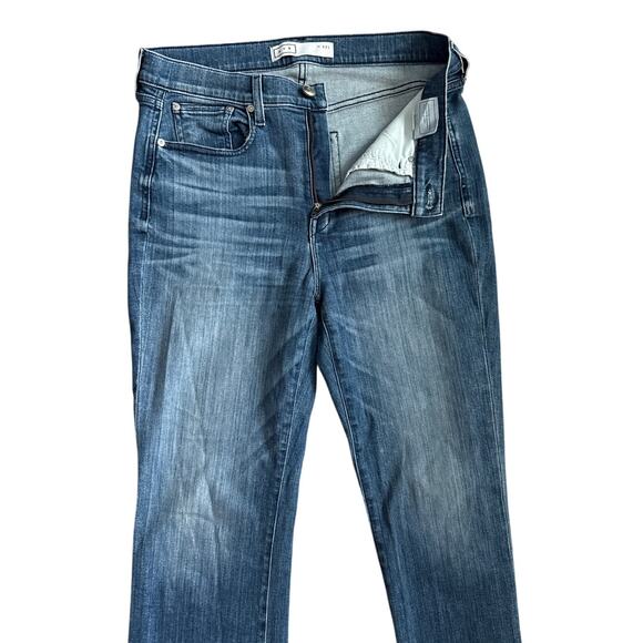 AYR The‎ Bomb Pop Mid-Rise Frayed Hem Medium Wash Stretchy Jeans Size 32 Long - Picture 9 of 12